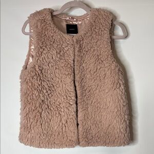 Forever 21 Faux Fur Vest in Blush